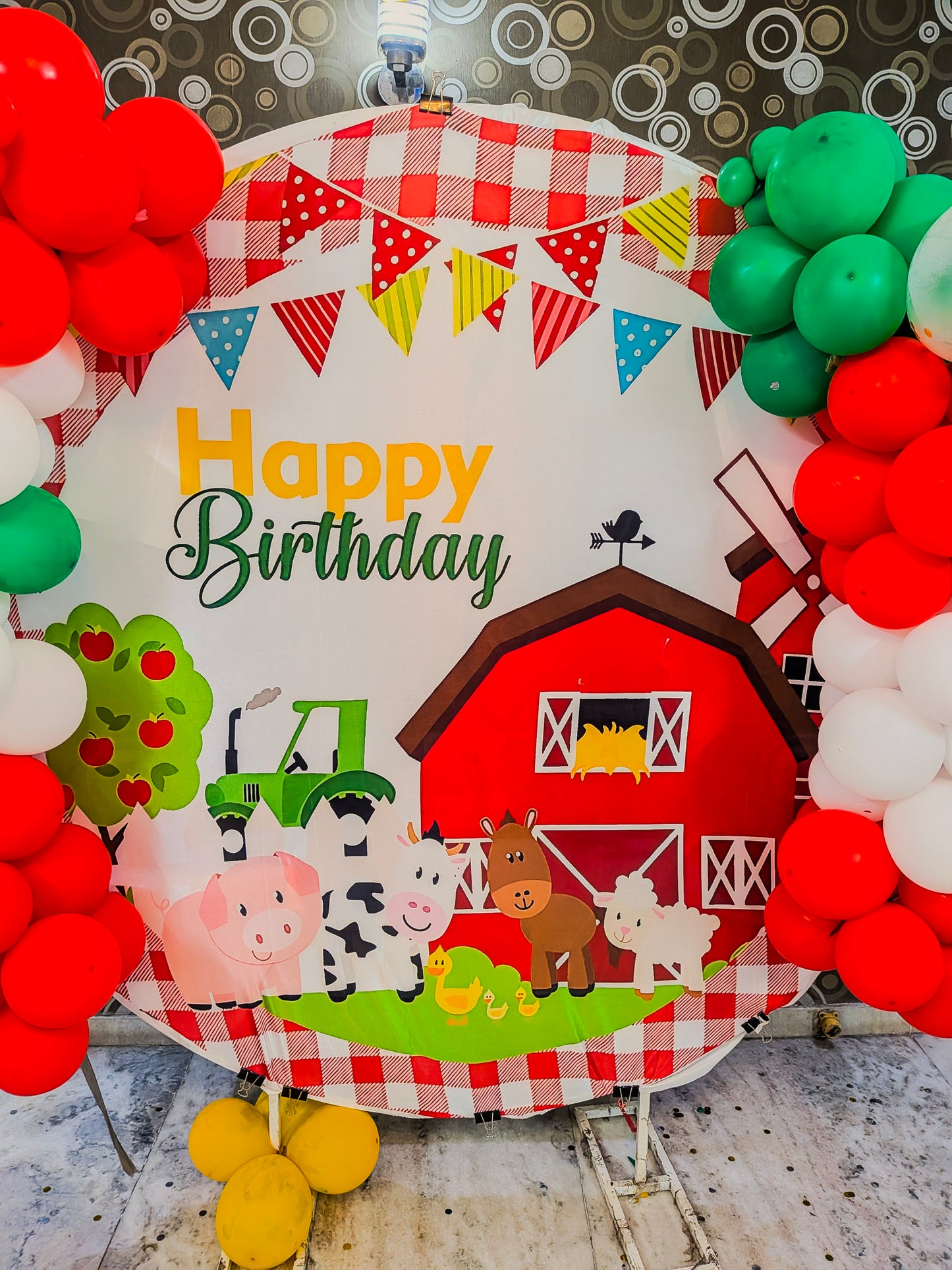 Farm Theme Birthday Ring Decoration with balloons.