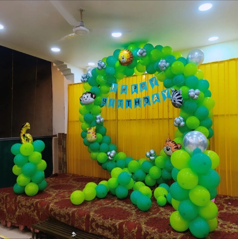 Jungle Theme Birthday Balloon Decoration for kids at banquet or at home