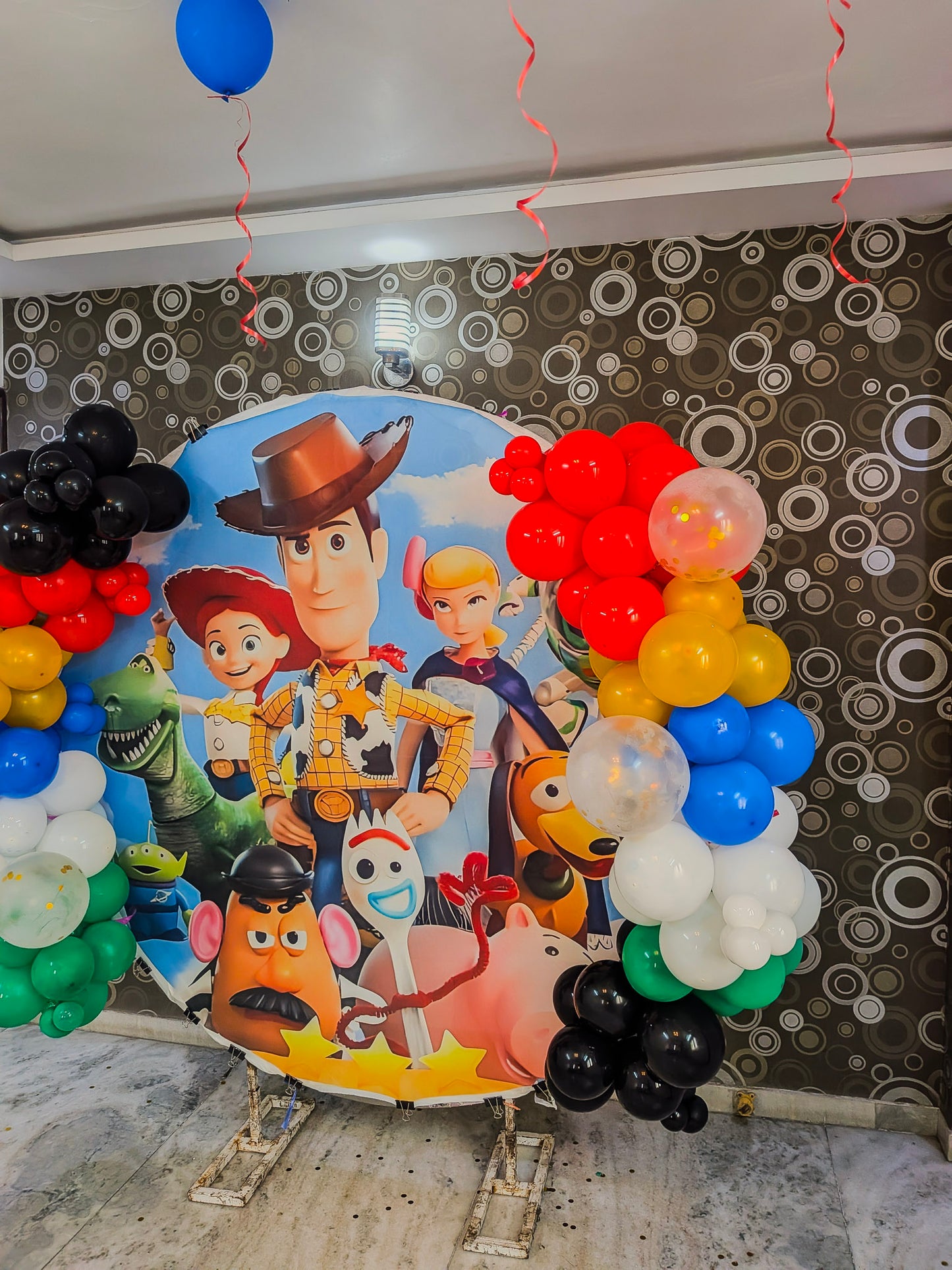 Toy Story Theme Birthday Ring Decoration with balloons.