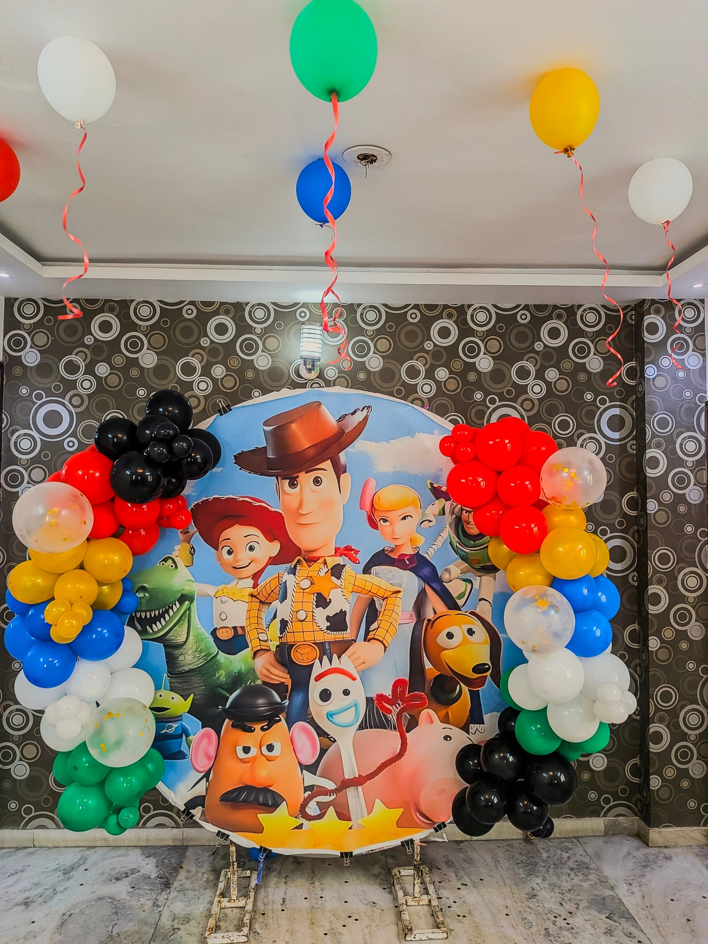 Toy Story Theme Birthday Ring Decoration with balloons.