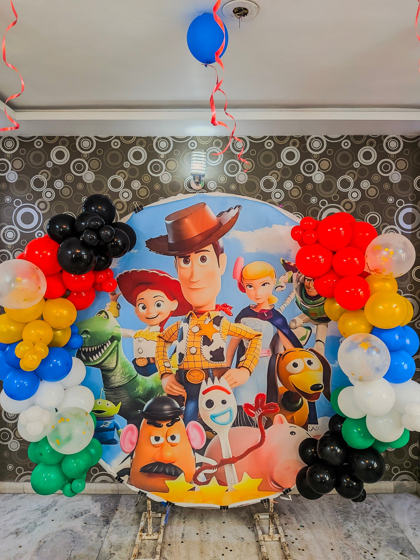 Toy Story Theme Birthday Ring Decoration with balloons.