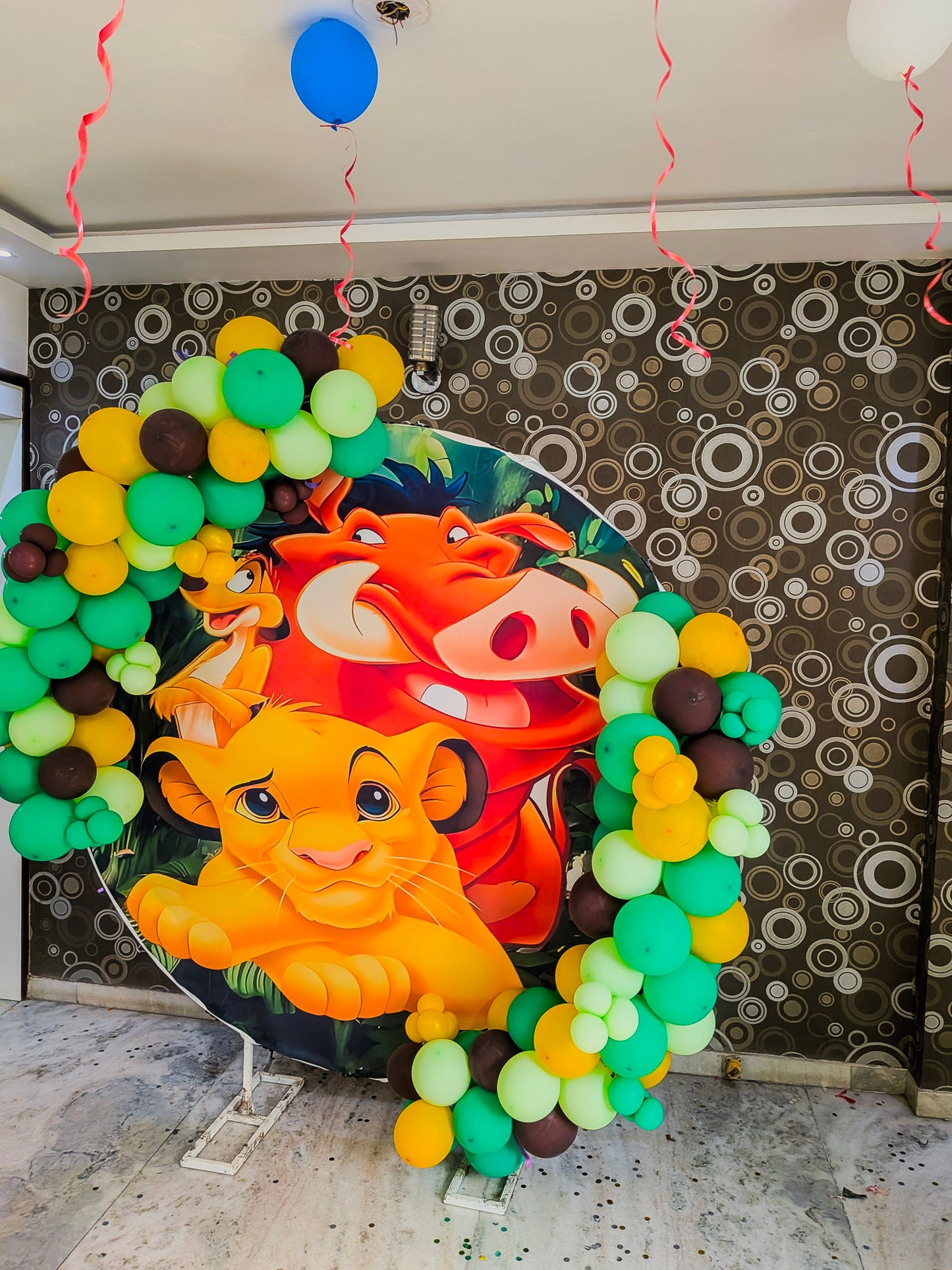 Lion King Simba Theme  Birthday Ring Decoration with balloons.