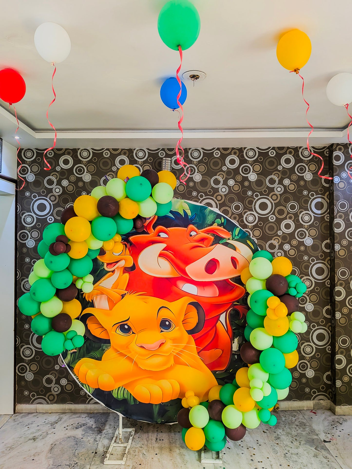 Lion King Simba Theme  Birthday Ring Decoration with balloons.